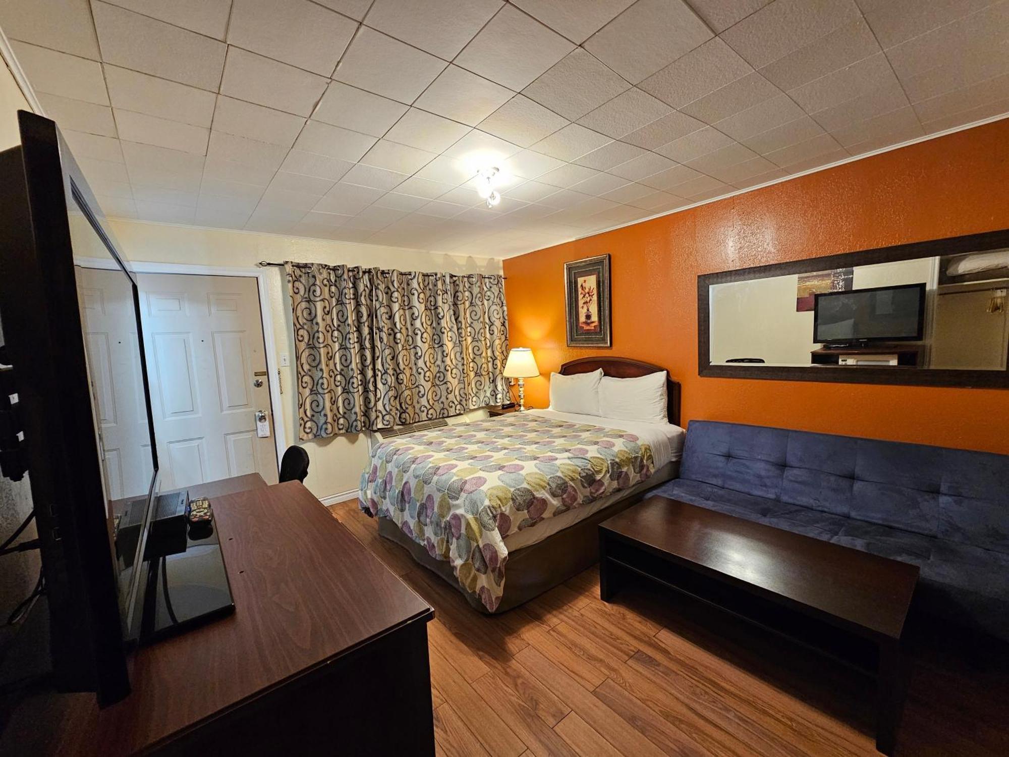 Parkway Motel & European Lodges Pincher Creek Extérieur photo
