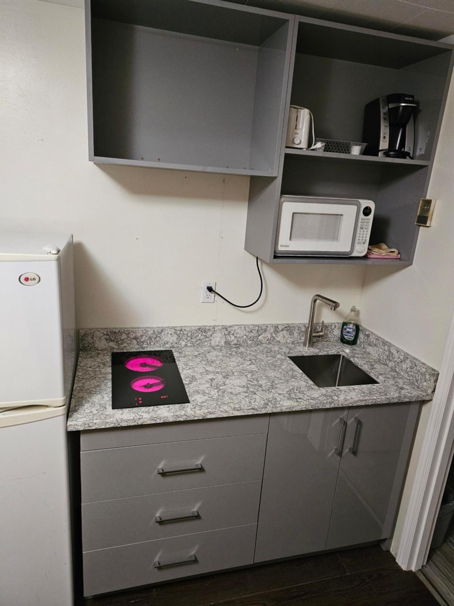Parkway Motel & European Lodges Pincher Creek Extérieur photo