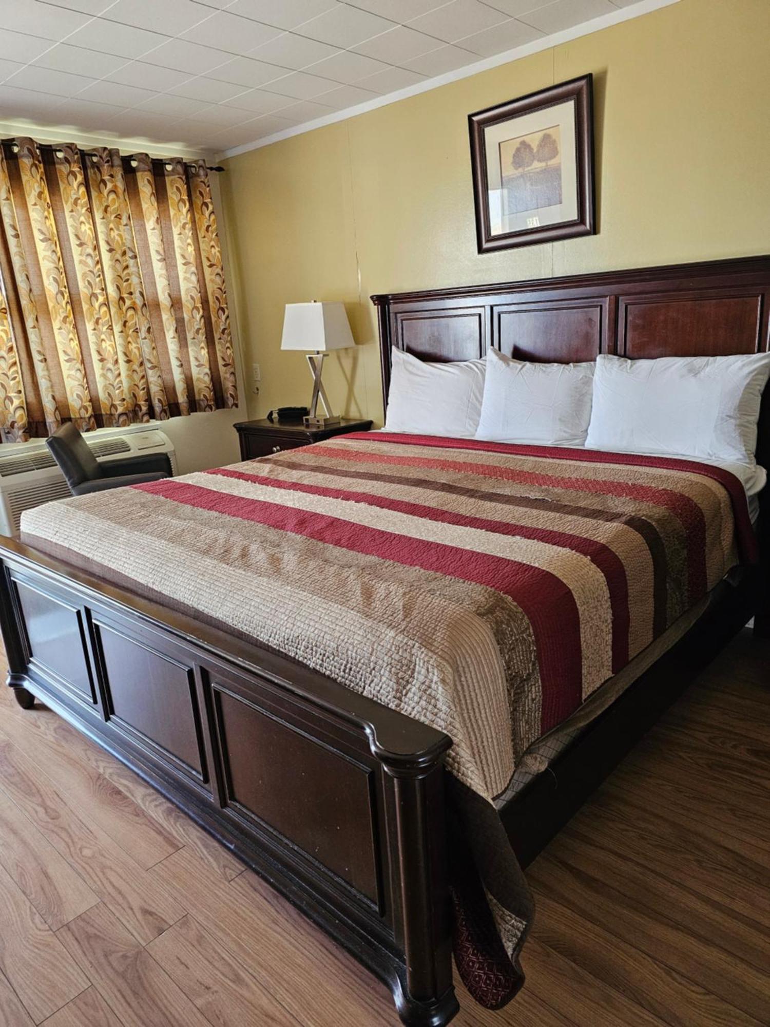 Parkway Motel & European Lodges Pincher Creek Extérieur photo