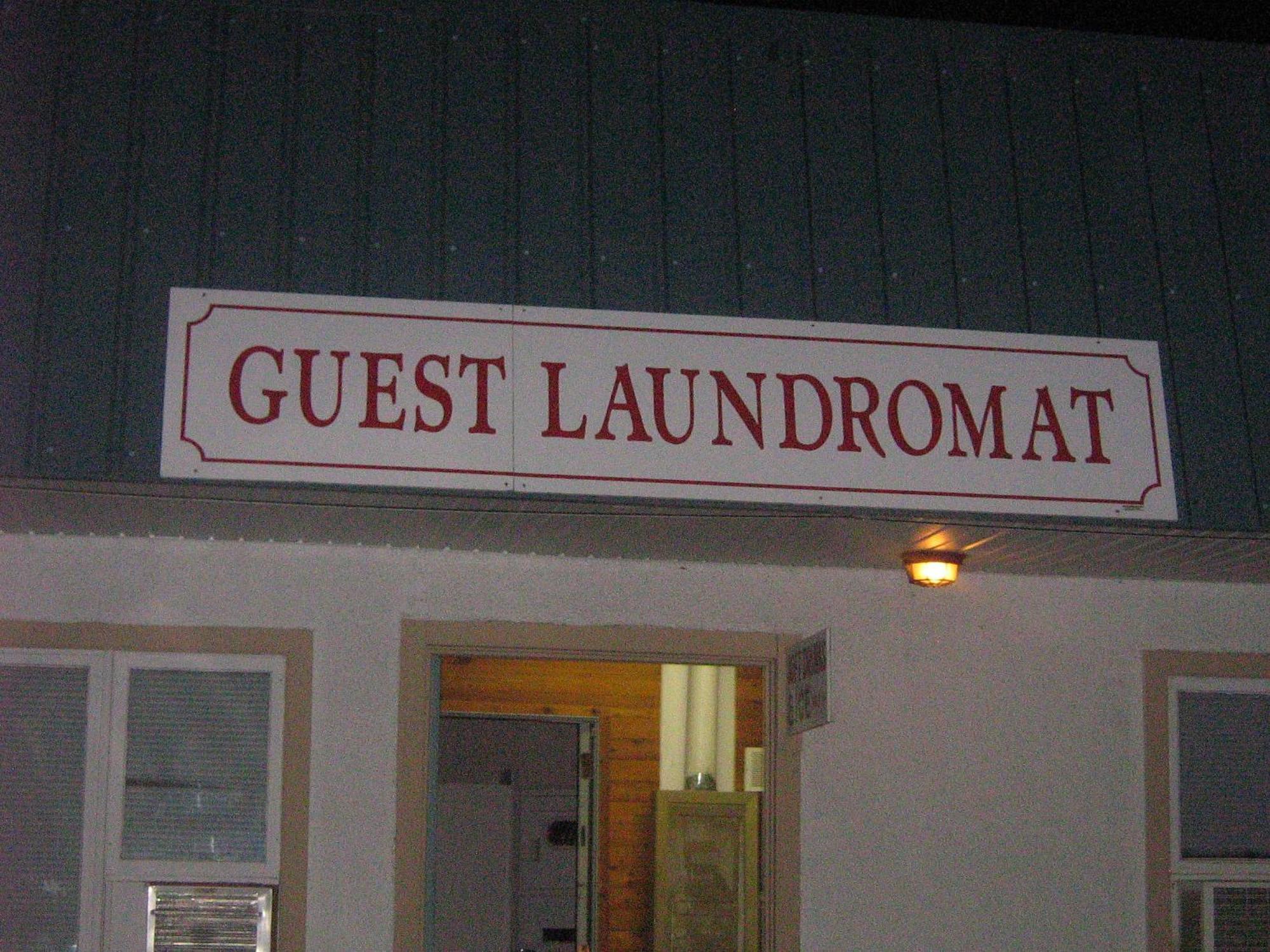 Parkway Motel & European Lodges Pincher Creek Extérieur photo