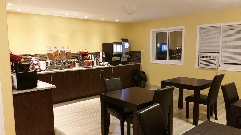 Parkway Motel & European Lodges Pincher Creek Extérieur photo