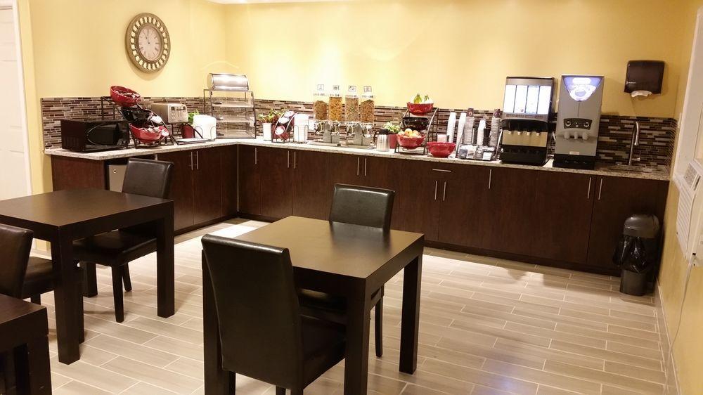 Parkway Motel & European Lodges Pincher Creek Extérieur photo