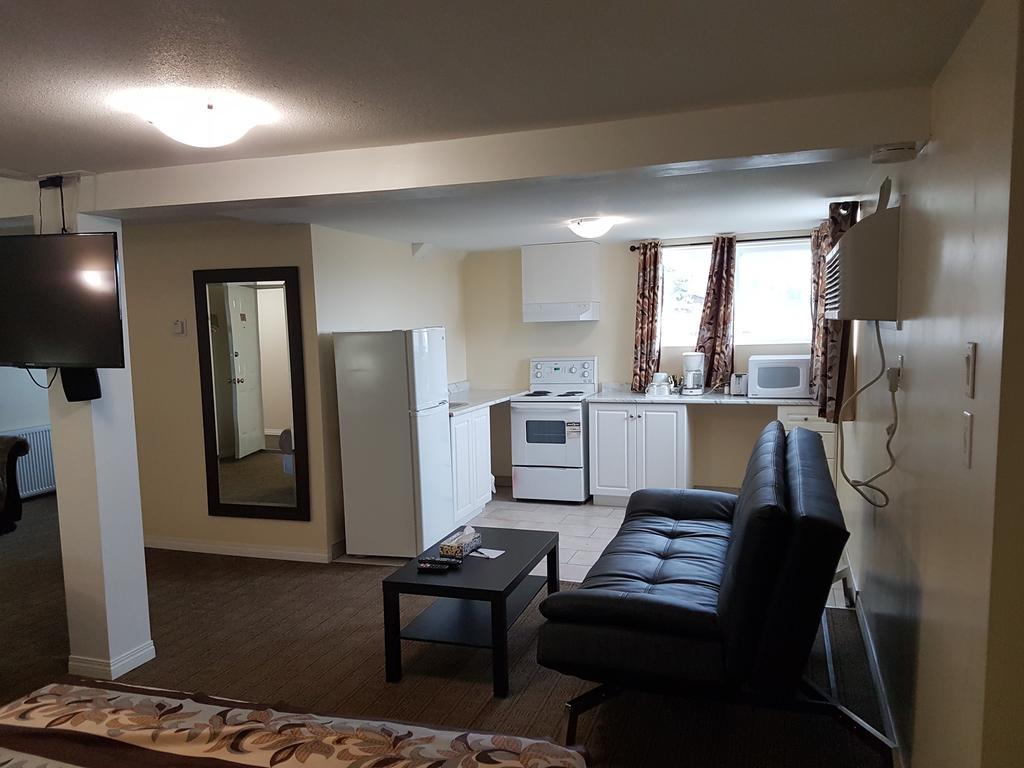 Parkway Motel & European Lodges Pincher Creek Extérieur photo