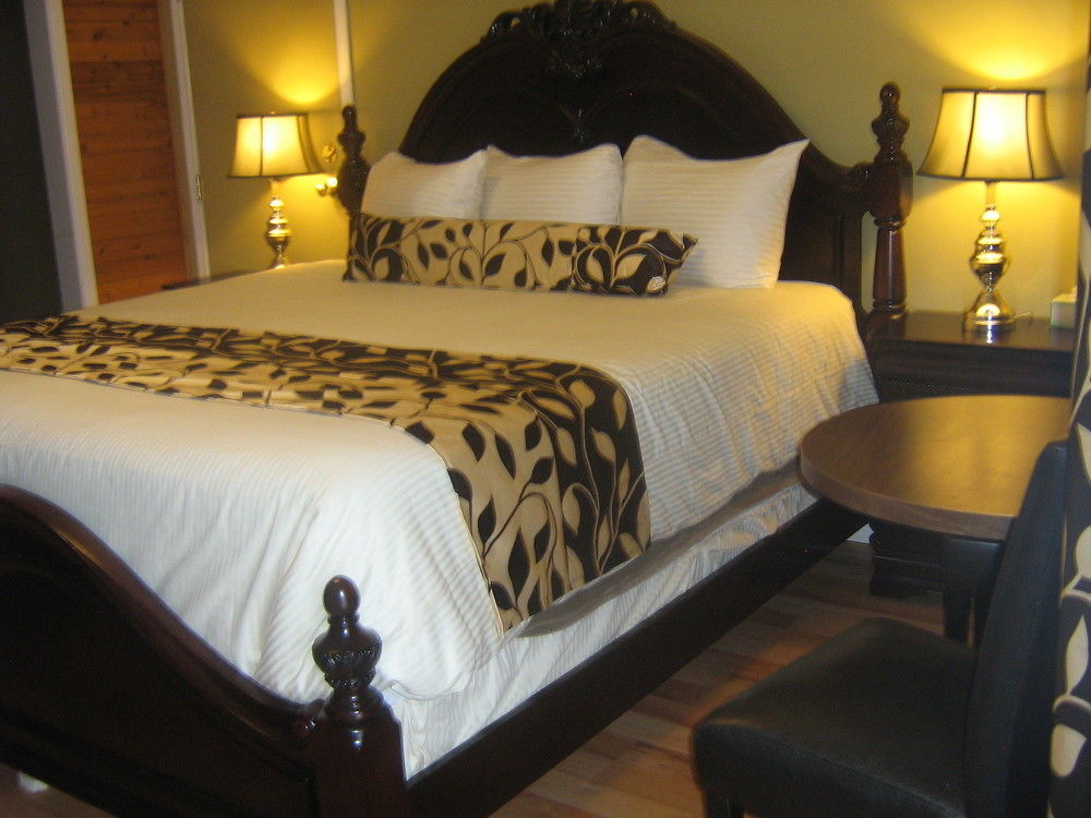 Parkway Motel & European Lodges Pincher Creek Extérieur photo