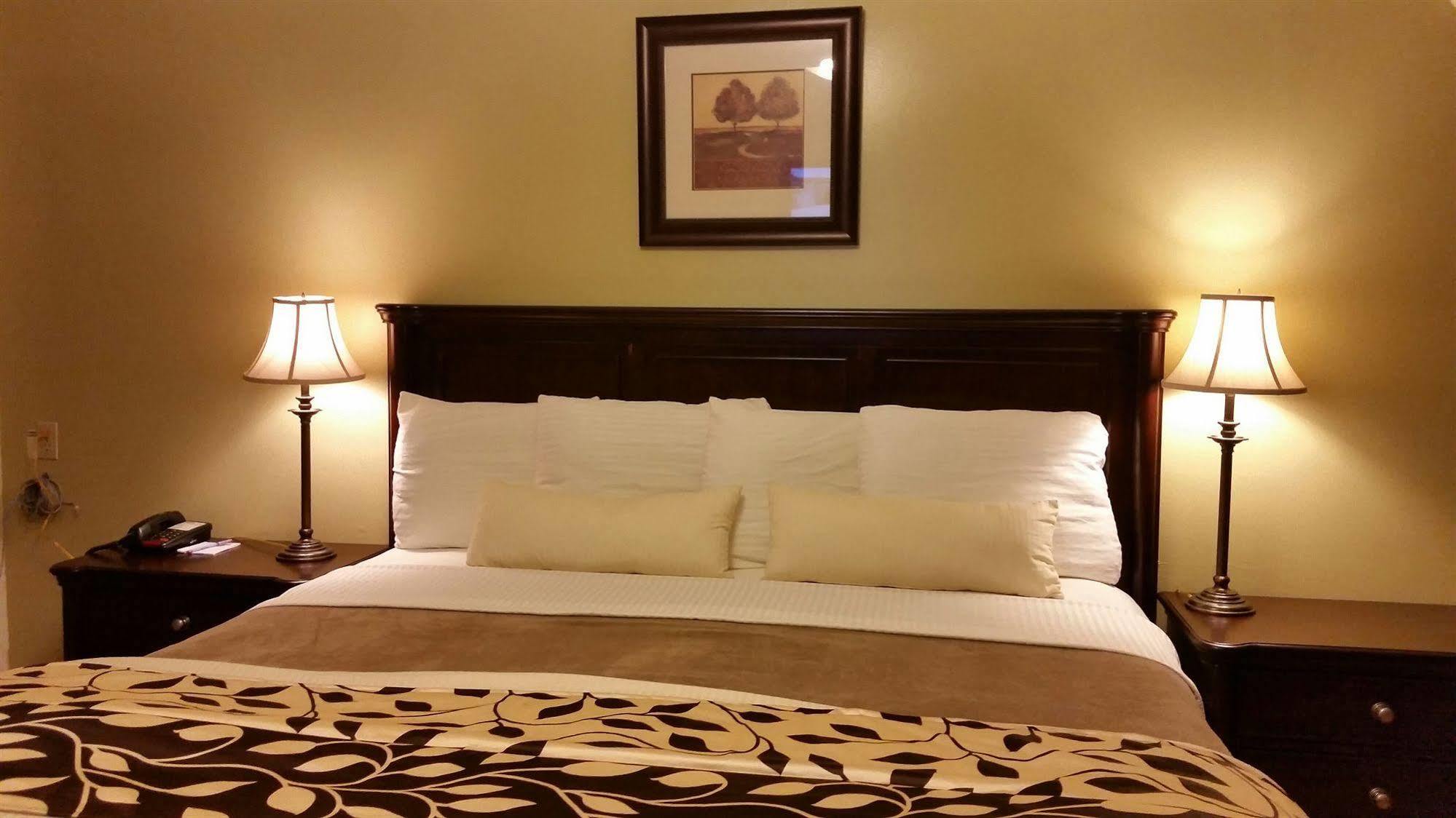Parkway Motel & European Lodges Pincher Creek Extérieur photo