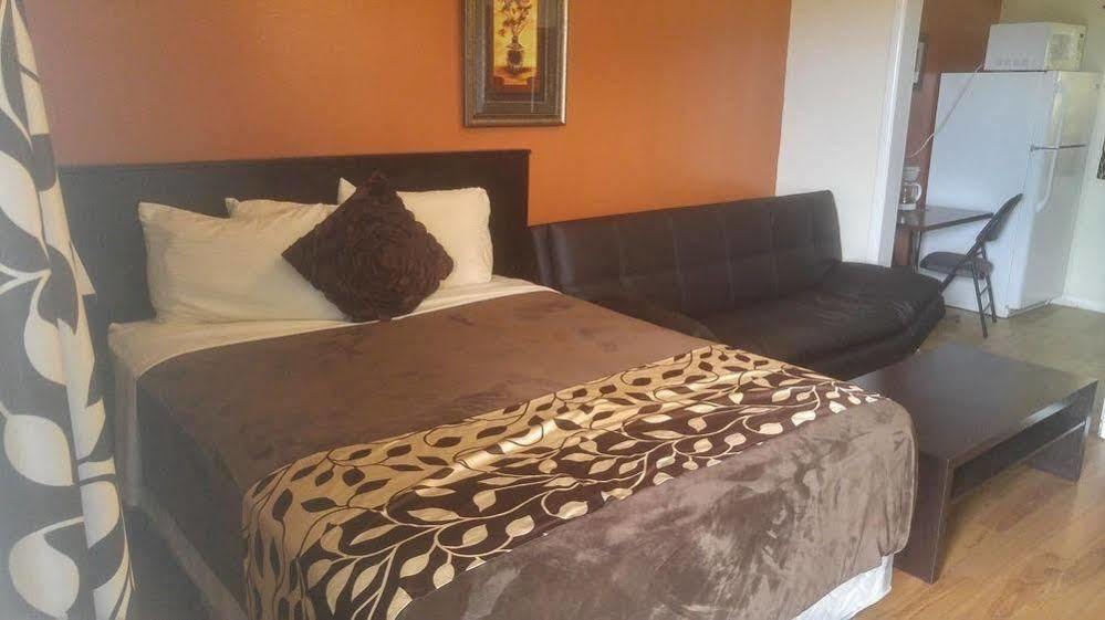 Parkway Motel & European Lodges Pincher Creek Extérieur photo
