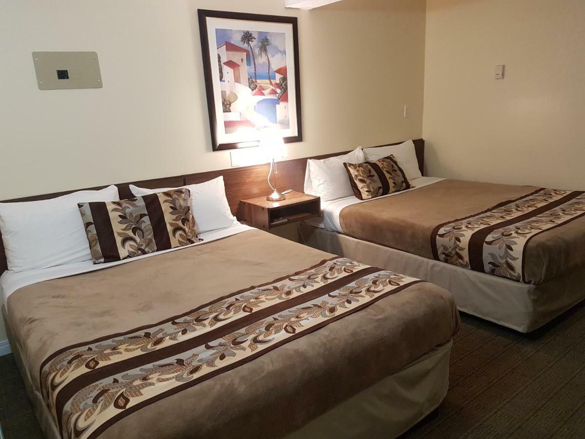 Parkway Motel & European Lodges Pincher Creek Extérieur photo