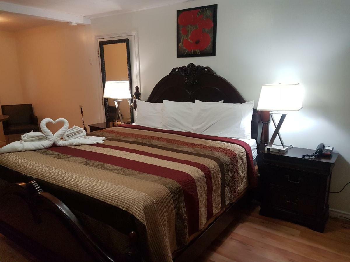 Parkway Motel & European Lodges Pincher Creek Extérieur photo